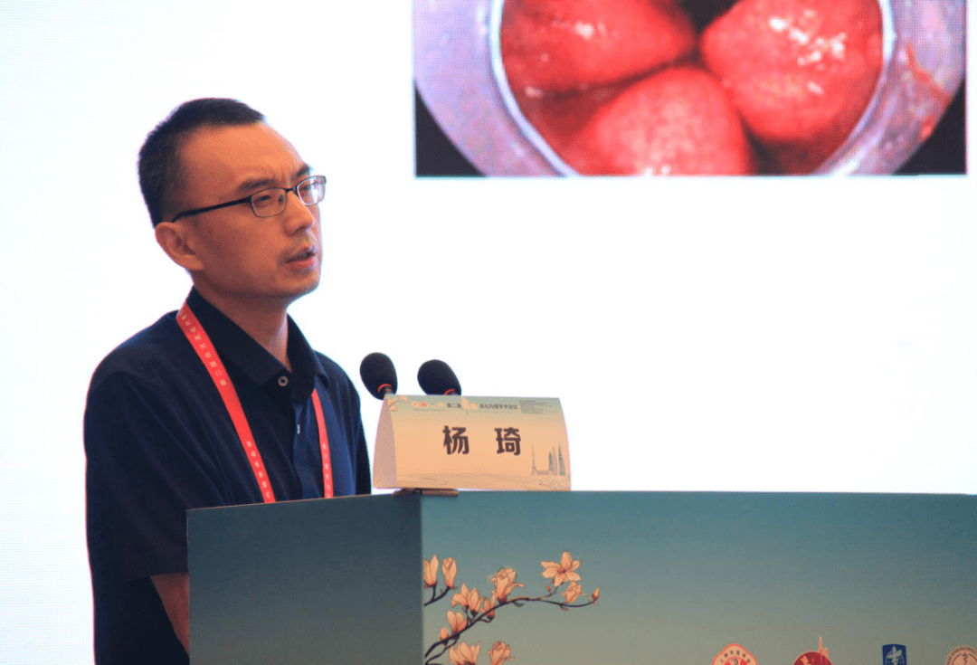 陈世耀教授,黄杰安教授主持第三环节《内镜下组织黏合剂临床应用技巧