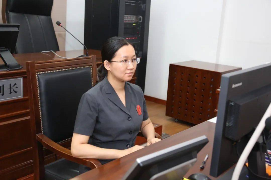 青春榜样故事白琳弘扬法治精神普及法律知识