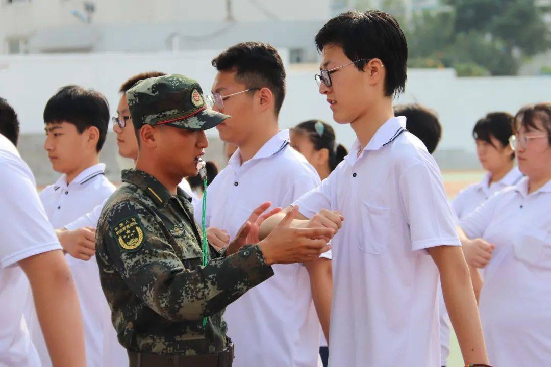 校园| 磨练顽强意志,锻造优良品格——威海艺校组织2020级新生开展