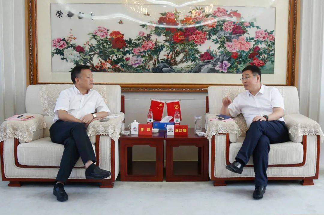 赵红鹰对中铁建发展集团贾洪一行的到访表示热烈欢迎,并详细介绍了