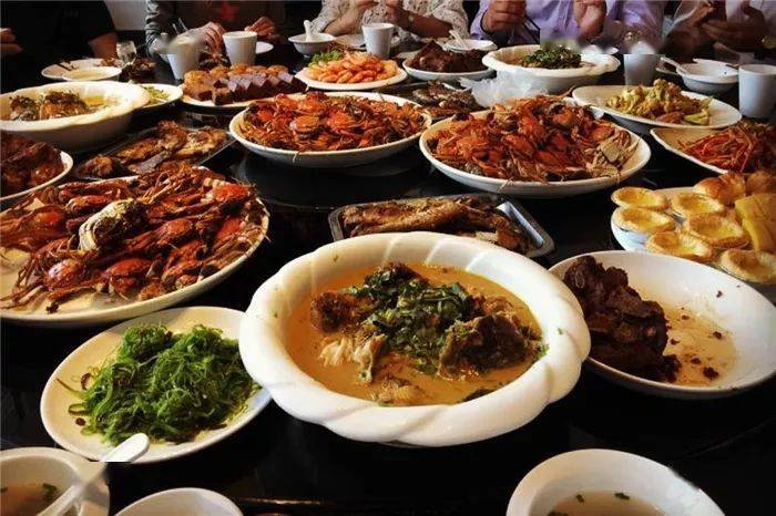 一桌美食来自农家最好的家常饭里面有我们熟悉的味道看最美的景吃最