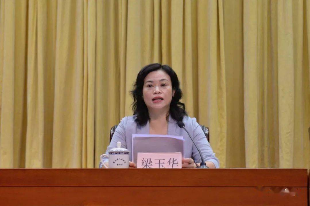 梁玉华,王传敬,温文英等县领导参加会议.