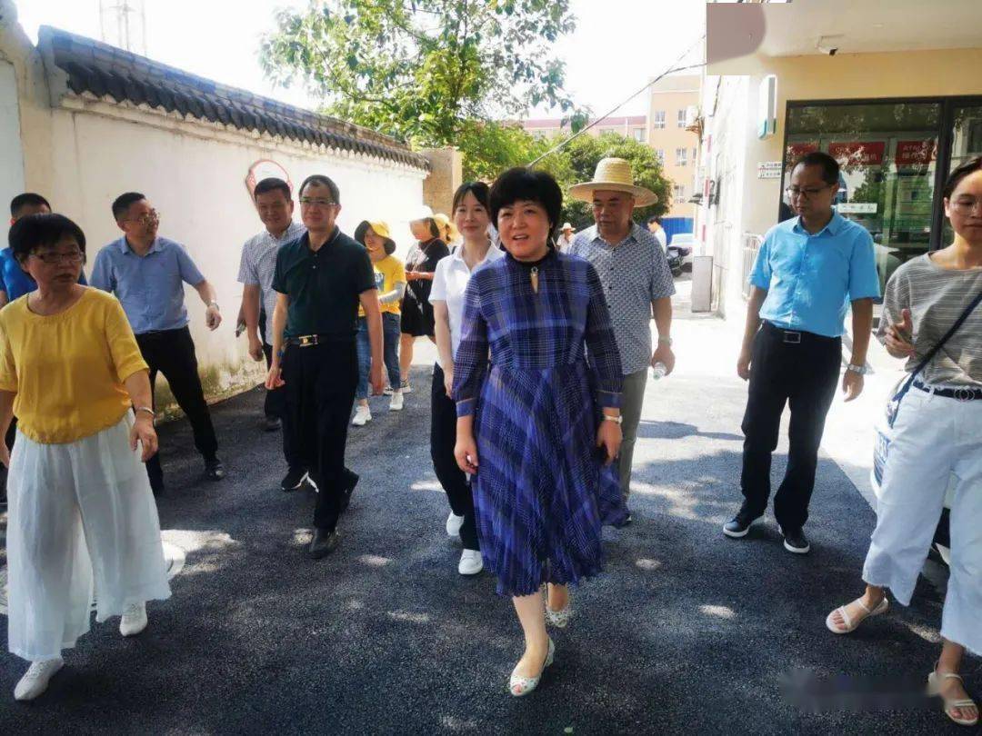 8月31日,市人大常委会副主任史晓莲带队前往昌江区