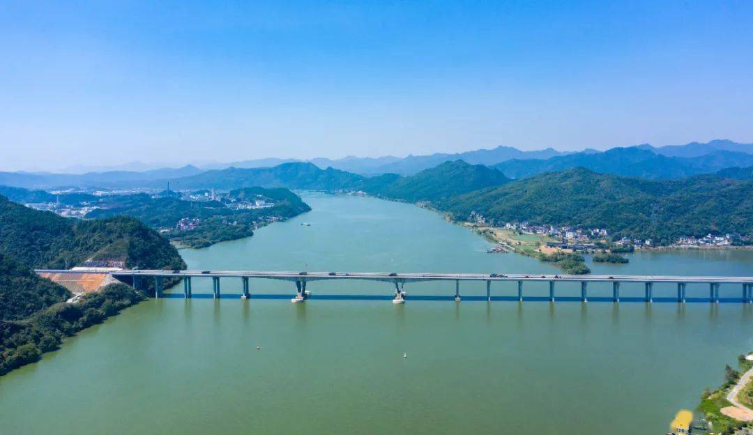 据悉,建金高速起自建德市杨村桥镇北,终于金华金东区二仙桥东,全长58.