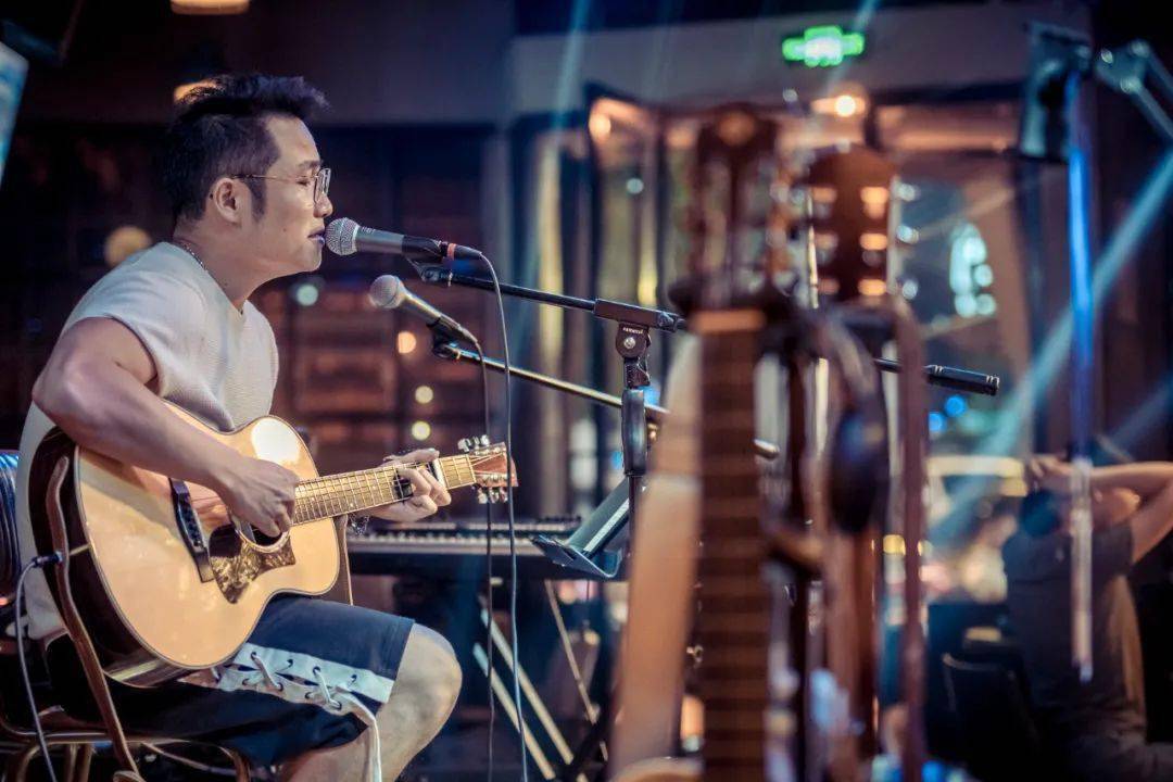 舟宿夜江一条街上的另类存在ktvlivehouse欢迎来到麻瓜的音乐世界