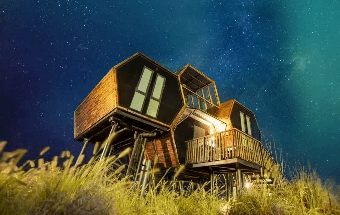 享受夜盼星空,海风伴耳有个性化的房车营地和星空小屋周末和孩子家人