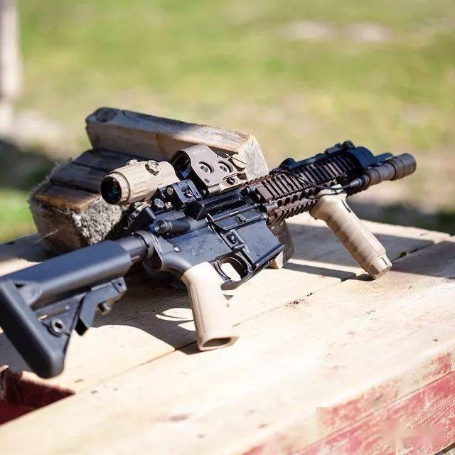 举头望明月eotech公司g33三倍增倍镜美图