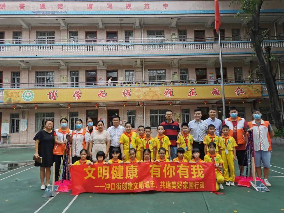 小主人意识,坑口小学四季花园校区把学校的公共区域划分成网格管理,各