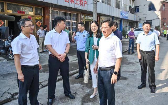 陈志良在督查文明城市建设工作时要求再接再厉全面行动彻底改变城市