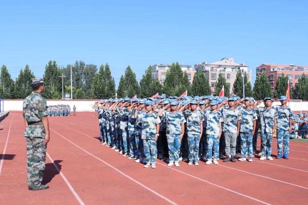 鄢陵二高隆重举行2020级新生军训检阅仪式