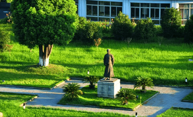 浙江茅盾中学国际部因材施教小班教学关注每个学生的成长