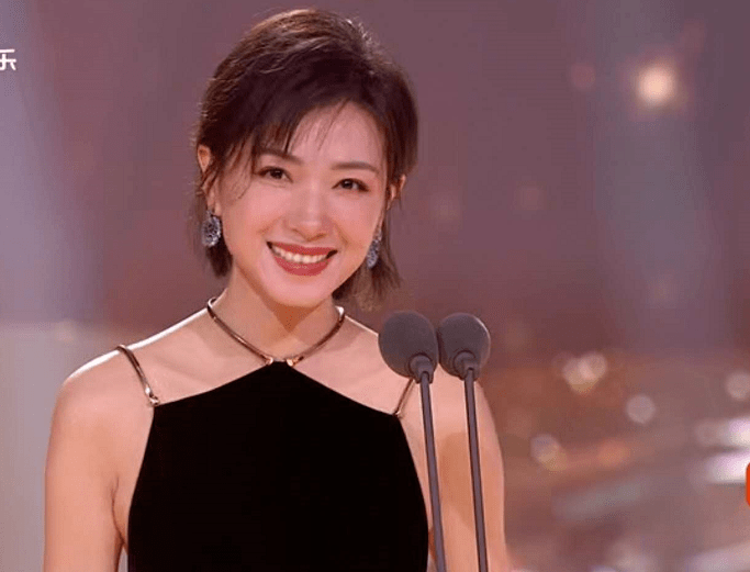 浪姐成团第二天万茜上线向其他姐姐致歉人气高反成劣势