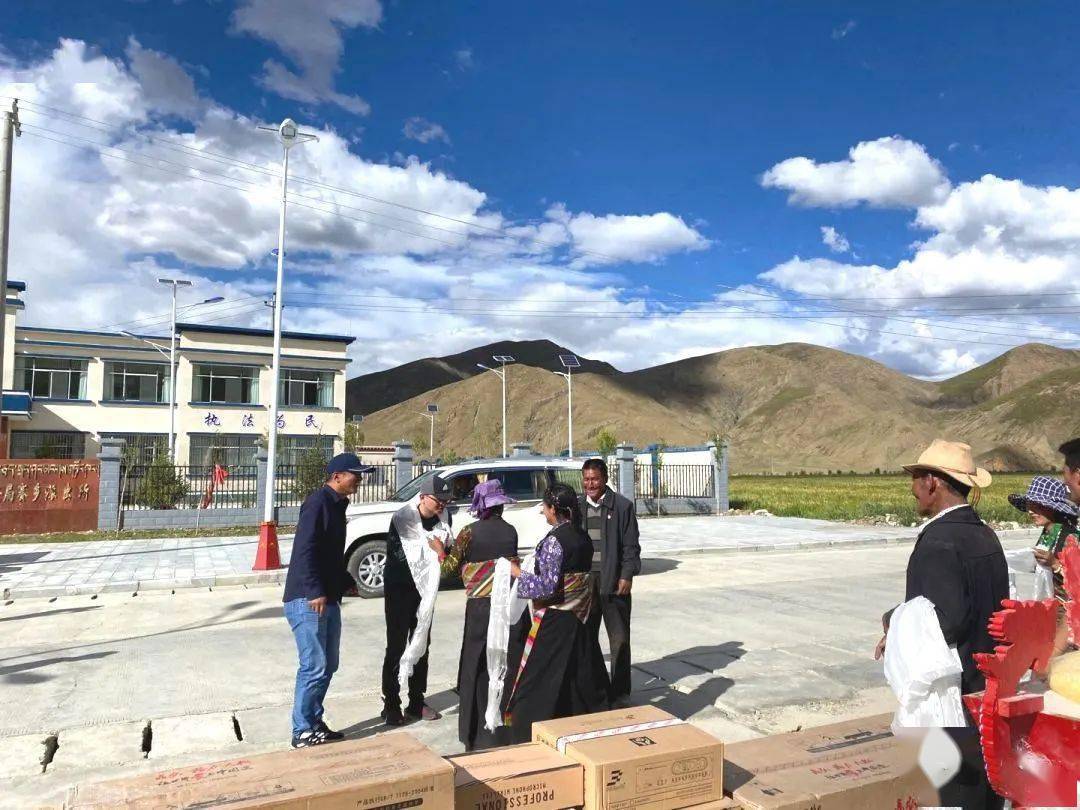 徐汇区华泾镇爱心企业为萨迦县赛乡捐赠帮扶物资