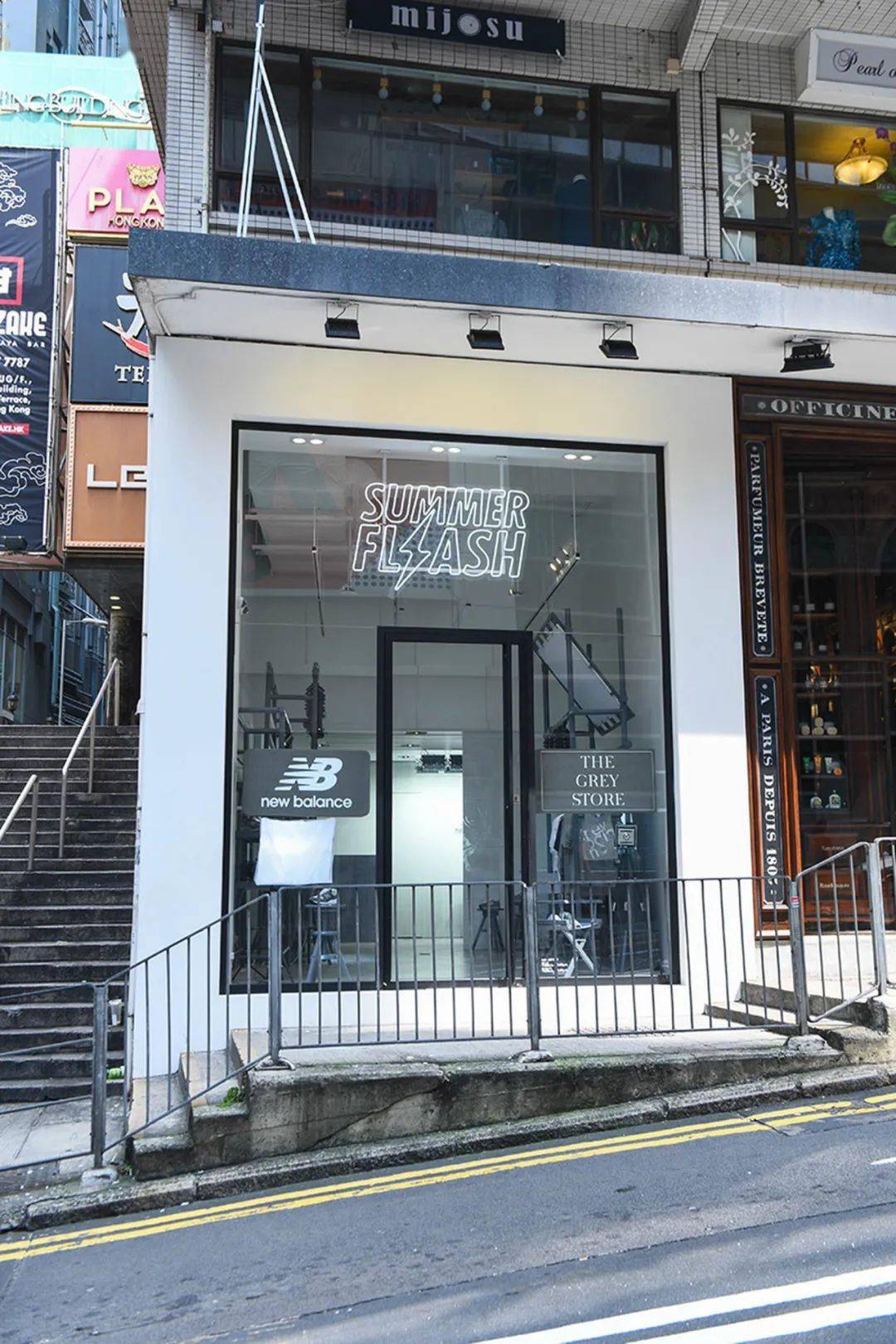 鞋店| 三里屯新开了一间名为「灰色」的球鞋店