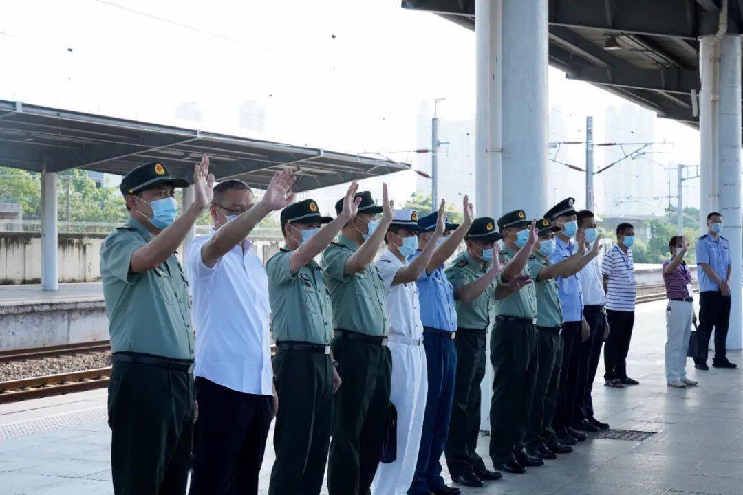 报效祖国为国争光茂名今年首批新兵启程赴军营