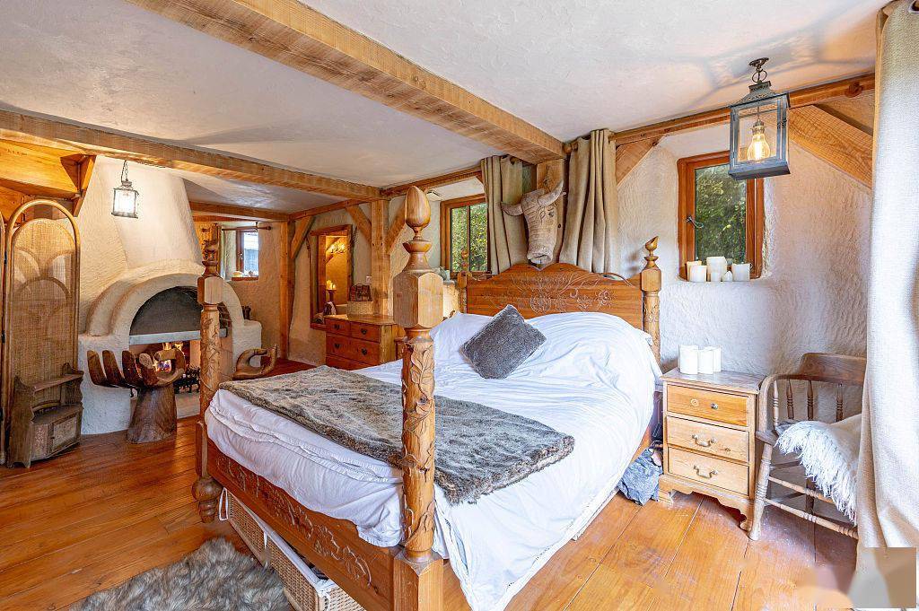 英国16世纪茅草屋高价出售从外到内童话感十足