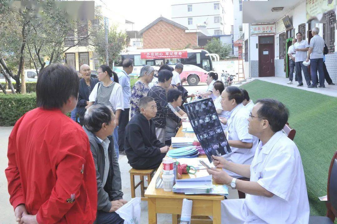 疼痛康复科,肿瘤外科,神经内科等专家一同来到卢氏县横涧卫生院,营子