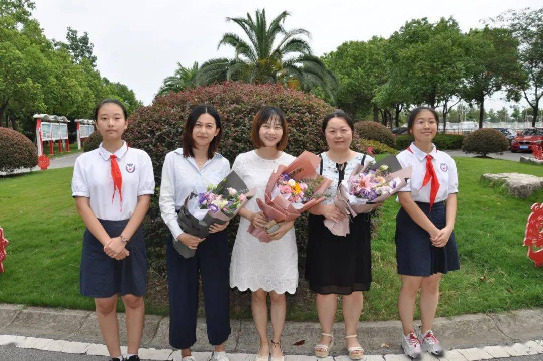 深深感恩情——小崑山學校,幼兒園開展教師節活動_老師