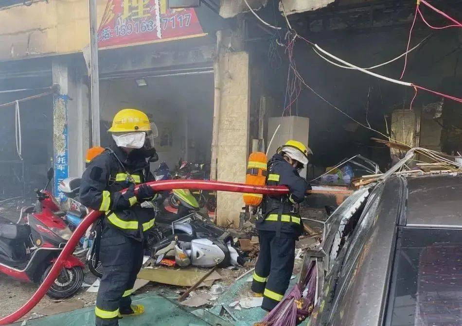 场面太吓人珠海一地发生爆炸事件现场一片狼藉3人因此受伤