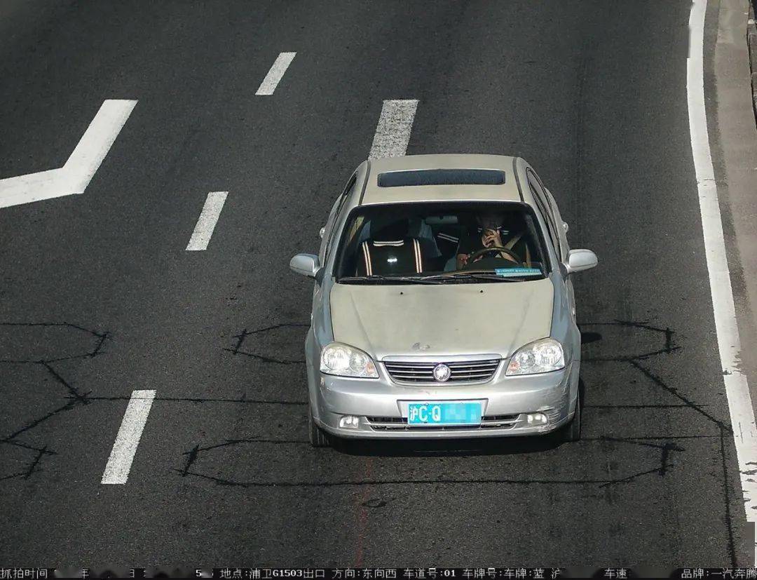 开车打手机开车抽烟奉贤这4起交通违法案例被曝光