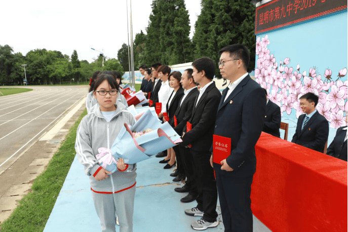 昆一中官渡学校老师图片