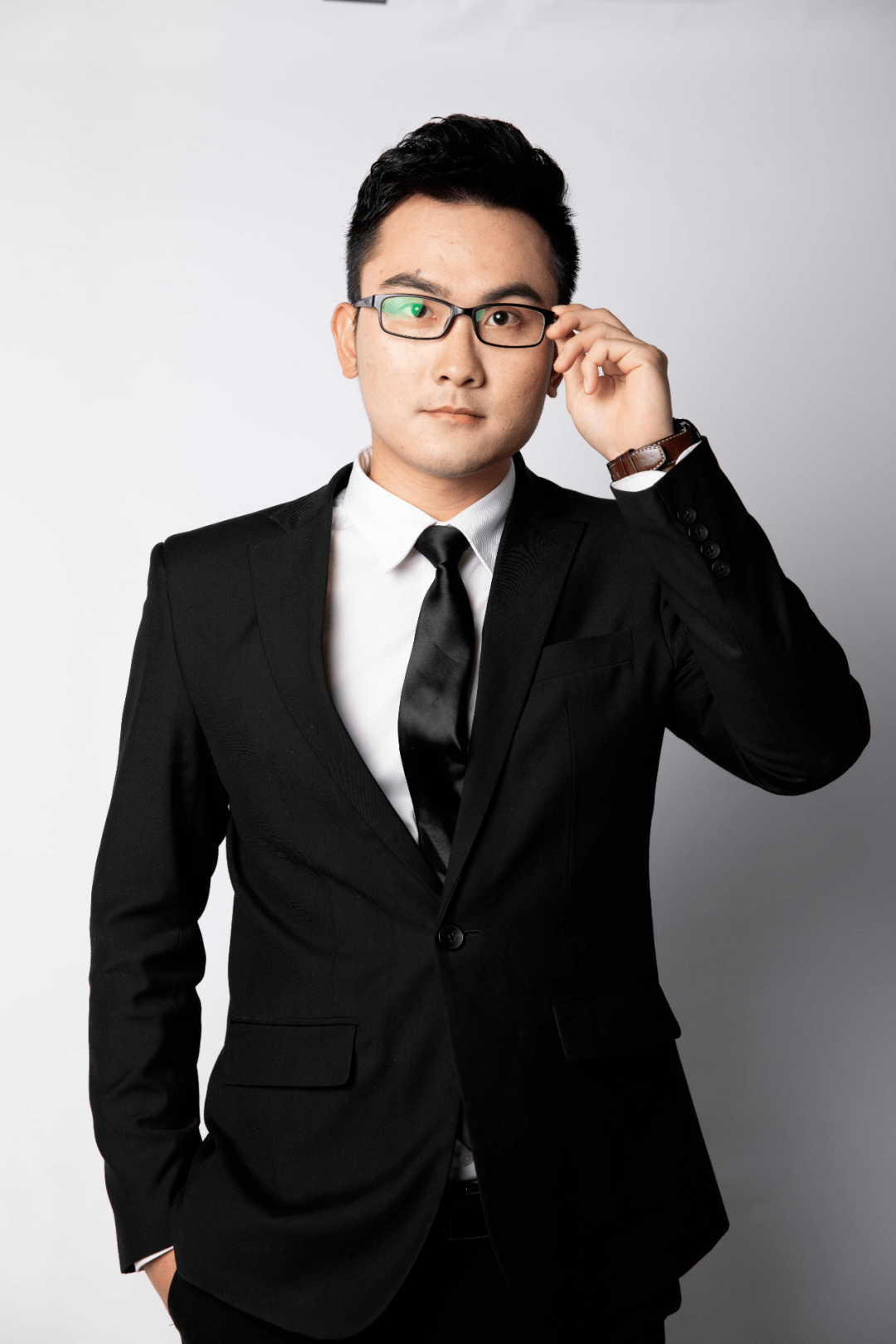 万科四季花城销售主管谢俊:从汽车维修师到房地产销售,见证我的蜕变