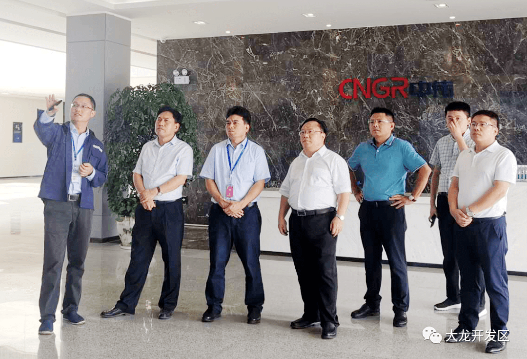 考察组实地考察了江西理文化工有限公司和湖南中伟集团有限公司,通过