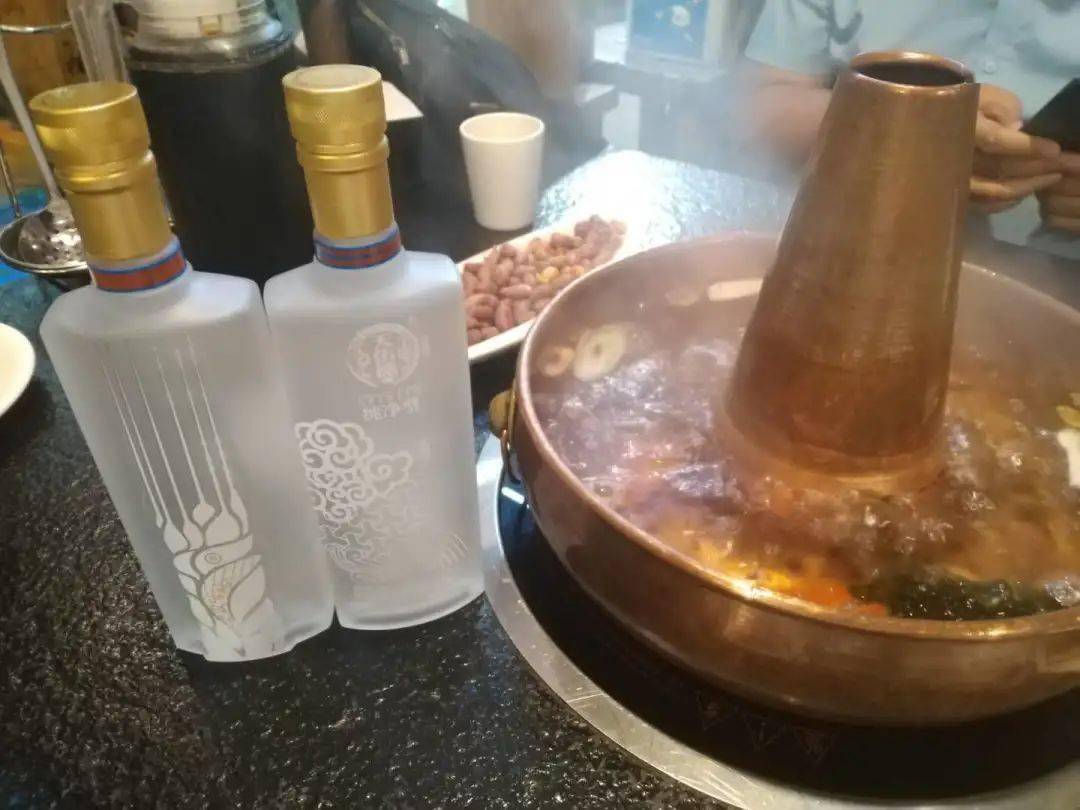 "炙肉"加铜锅涮肉这个吃法,估计当年在西安的慈禧太后都享受不到