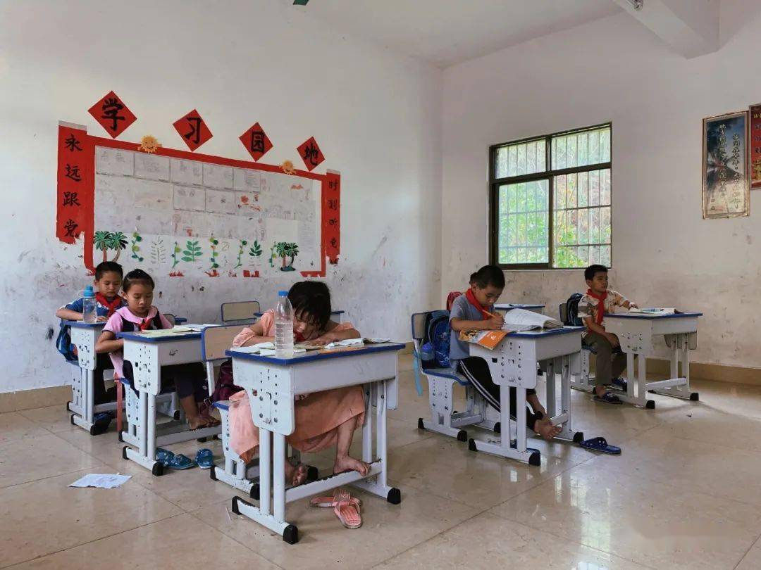 揭秘宾阳"袖珍小学":全校只有5个学生 一个老师!_学校