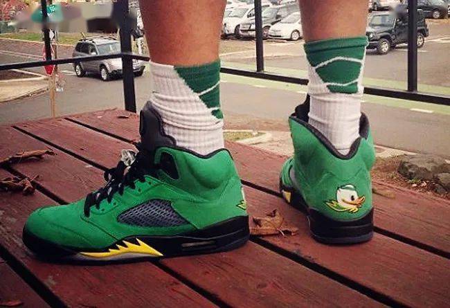 冲snkrs中午发售炒到4万超限量aj5俄勒冈鸭普货版市售