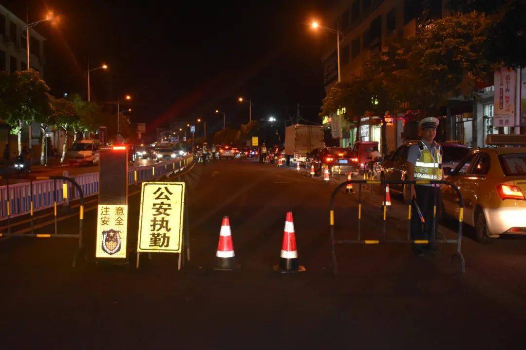 机关工作人员醉驾被警察拦下掏出工作证说都是自己人照顾下结果