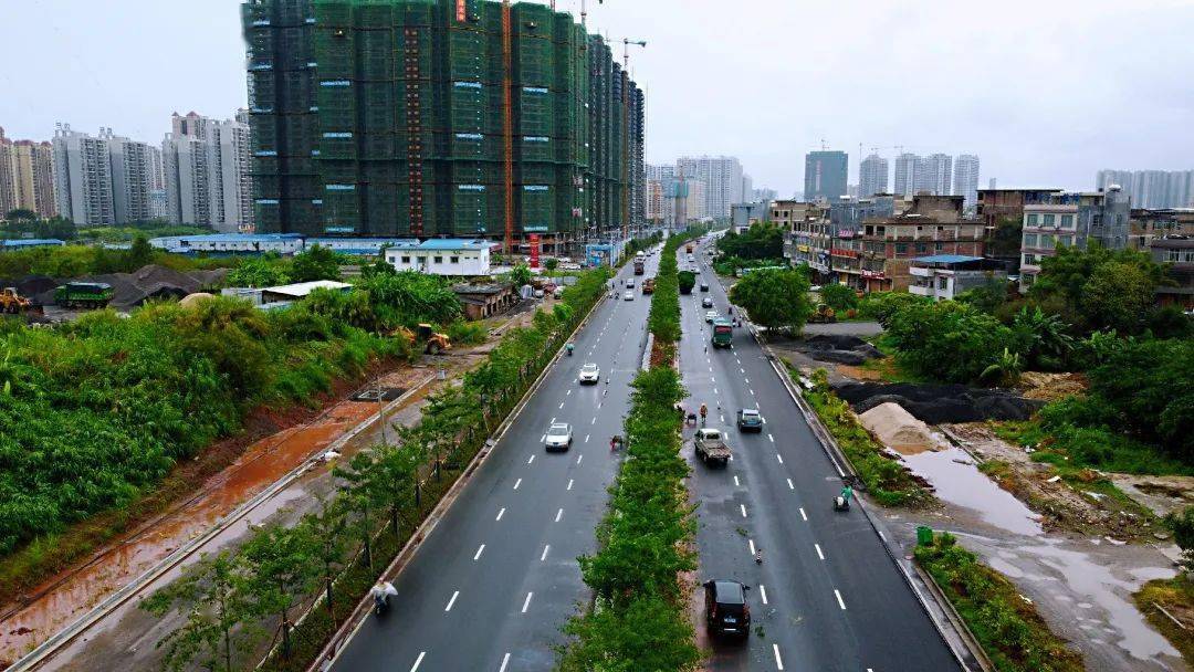 同時 教育東路也是玉林市城市形象的展示大道 對原路進行景觀改造提升