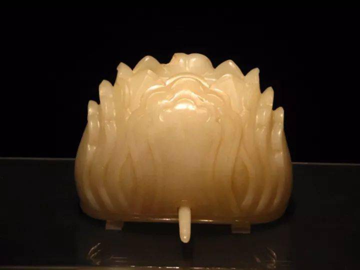 玉器从唐始,至元而落,很多文物都是出土确切的标准器,如唐代史思明墓