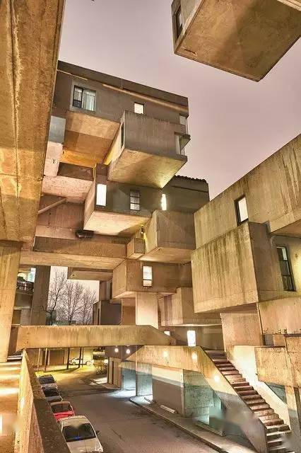 空间的穿插与体块穿插