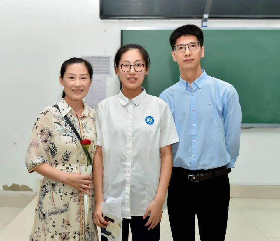 以梦为马不负韶华淮南二中高三10班召开梦想启航主题班会
