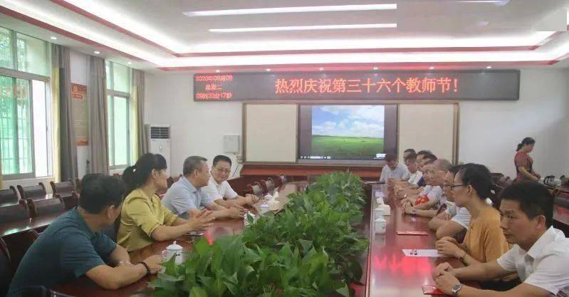 副市长谢江溪在象泽幼儿园走访慰问教师市政府副市长刘新远在拔英乡走