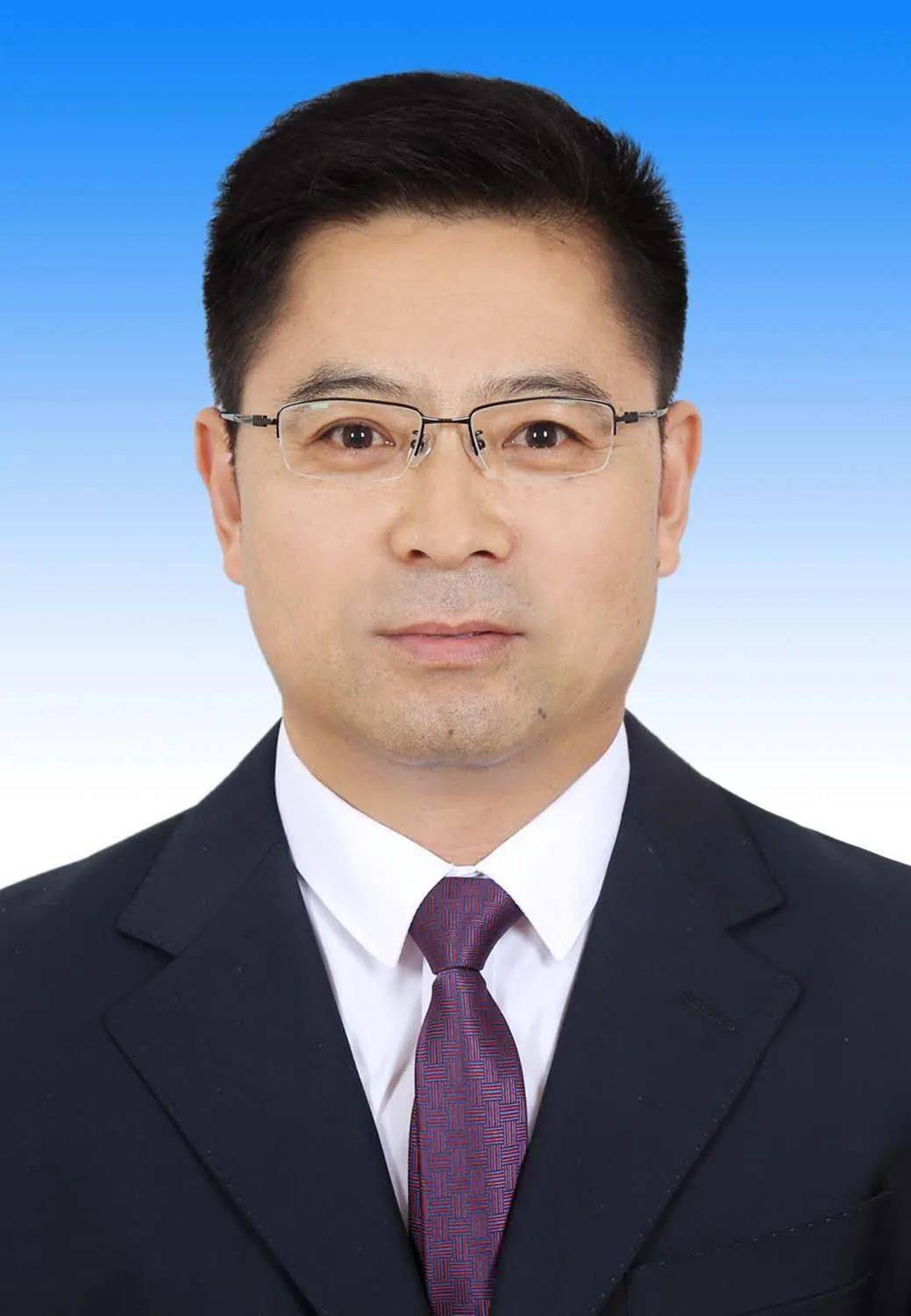 王永新,男,汉族,1966年5月生,中共党员,甘肃宁县人,党校大学学历,现任