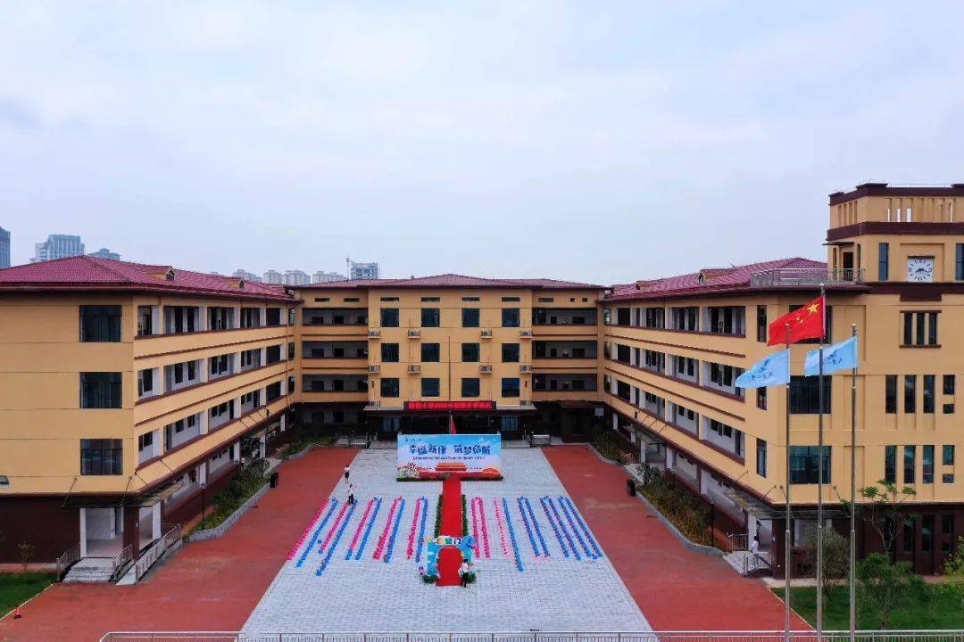 新康小学图片