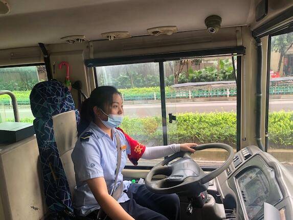 100线驾驶员程林.重庆交通开投南部公交供图