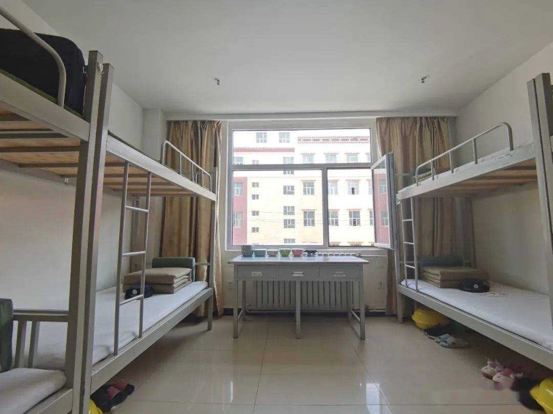 q1.学生宿舍环境是怎样的?走,我们去看