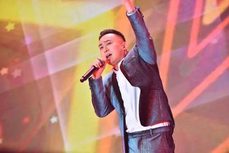 2020年度优秀歌手20名,颁发荣誉证书并对冠,亚,季军给予现金奖励(冠军