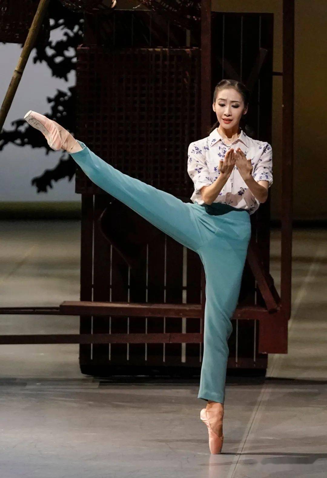 于克服重重困难的创作与拼搏中,舞台上的中芭演员们对于情感的表达