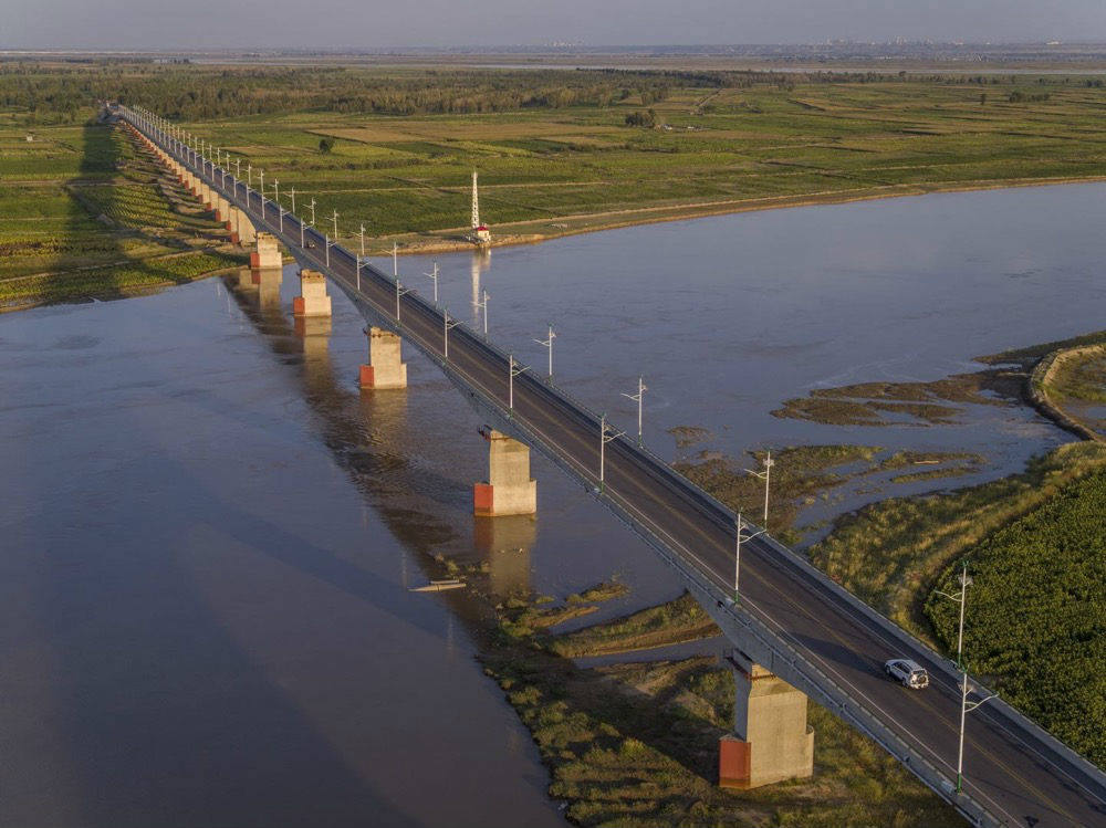 黄河公路桥建成10年02打通沙区民众小康大道