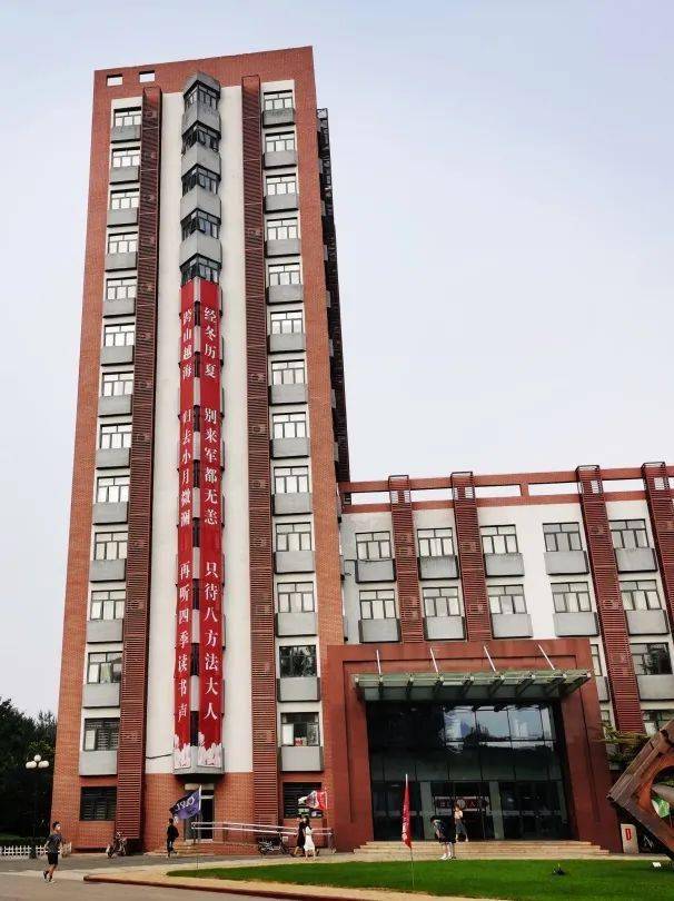 一见倾新自小律带你畅游法大