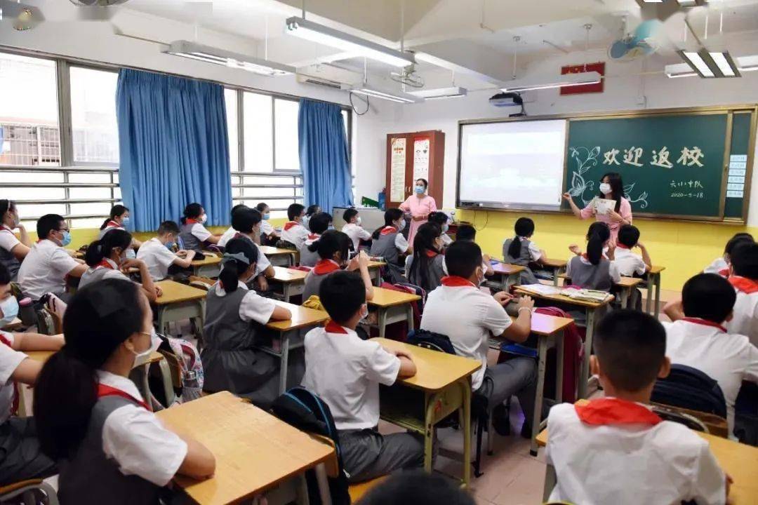 越秀区雅荷塘小学,大南路小学的空调已经运送到学校的仓库摆放,学校