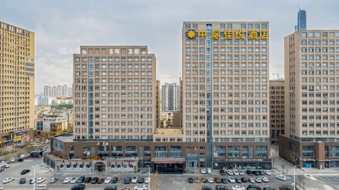 四星级酒店作为我们住宿,晚宴庆典和年会的会场,这位客观你感觉如何?