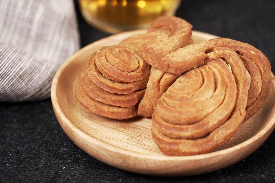 我觉得,大良蹦砂的味道要完胜西式糕点里的蝴蝶酥!不接受反驳!