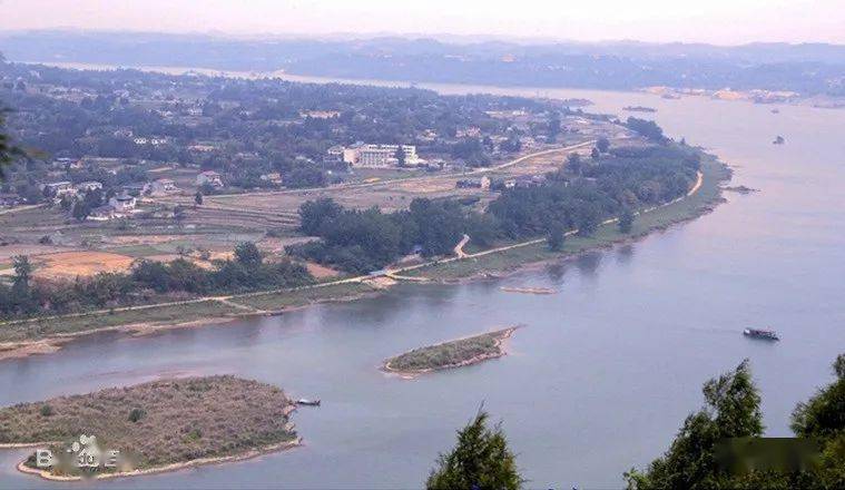 位于南部县东南部,距县城8公里,东与碾盘,谢河乡接壤,西与群龙,枣儿乡