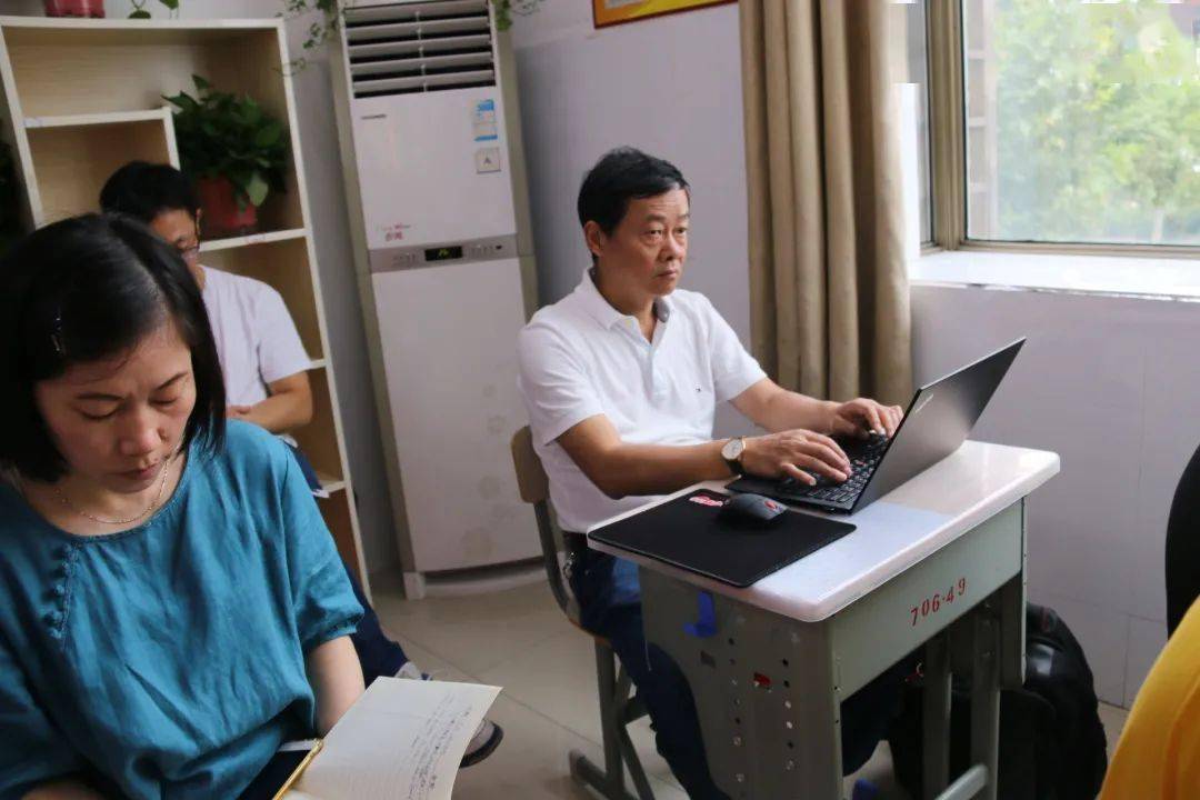 青年才俊展风采专家指点助成长楼成芳英语名师工作室活动走进浦江四中