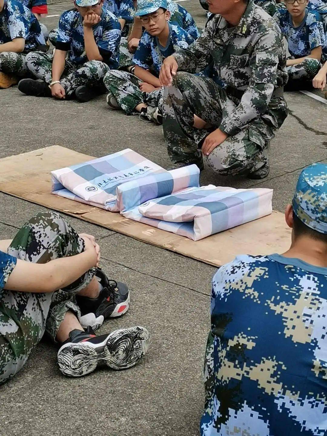 軍訓剪影國防強軍燃於心內務整理展風采